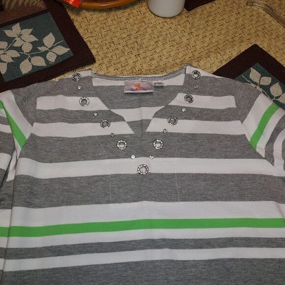 New Quacker Factory White Gray Green Striped Knit Top Size Women's Small - Picture 2 of 2